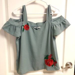 Sweet Rain cold shoulder top